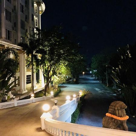 Hermitage Hotel Korat-Sha Накхонратчасима Экстерьер фото