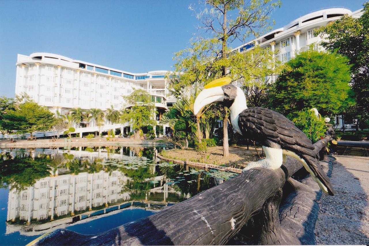 Hermitage Hotel Korat-Sha Накхонратчасима Экстерьер фото