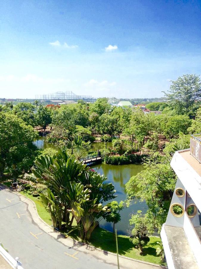 Hermitage Hotel Korat-Sha Накхонратчасима Экстерьер фото