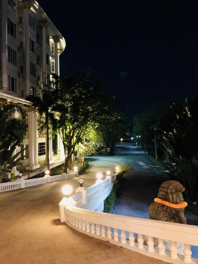Hermitage Hotel Korat-Sha Накхонратчасима Экстерьер фото