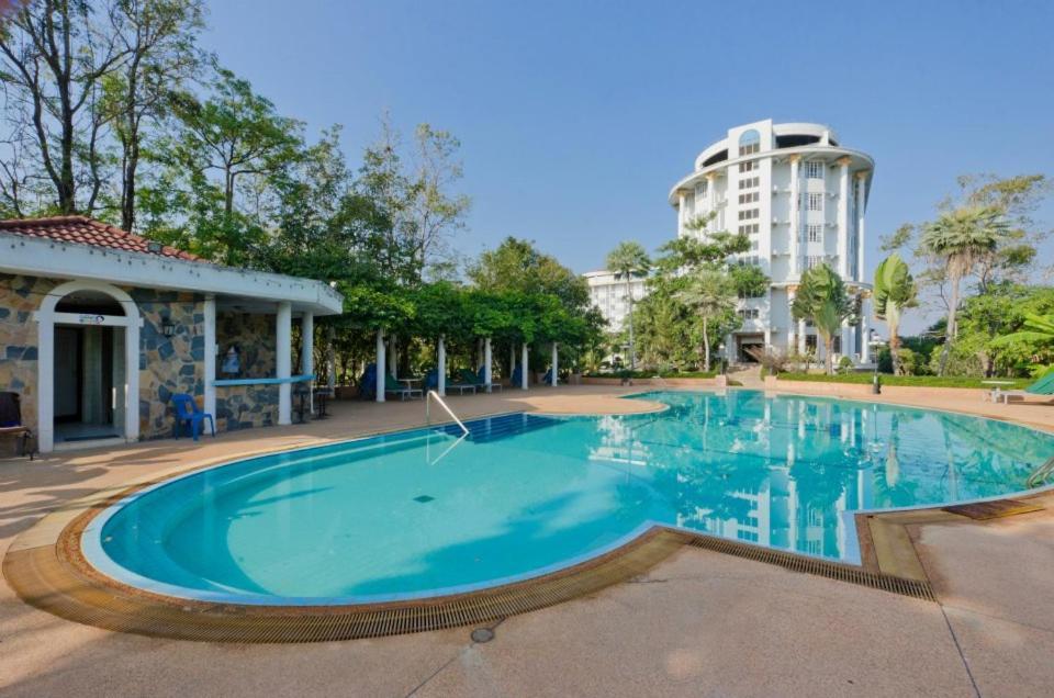 Hermitage Hotel Korat-Sha Накхонратчасима Экстерьер фото